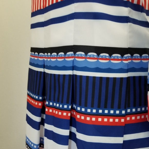 Unique dress with pleated skirt - Picture 7 of 7